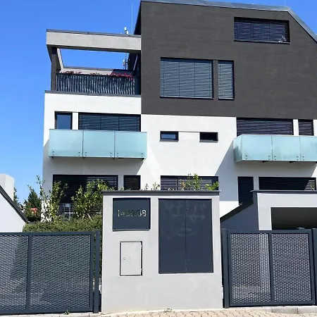 Apartment Modern Close To Tram And Airport, Free Parking *