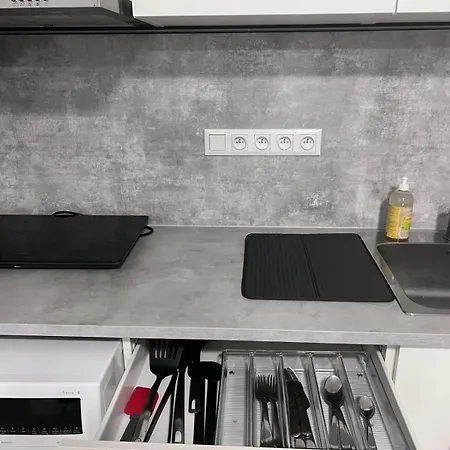 Apartment Modern Close To Tram And Airport, Free Parking