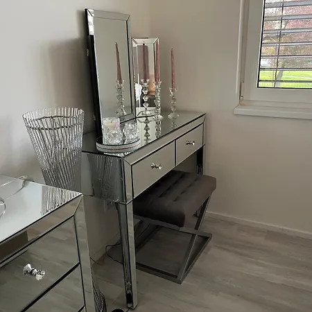 Modern Close To Tram And Airport, Free Parking 아파트