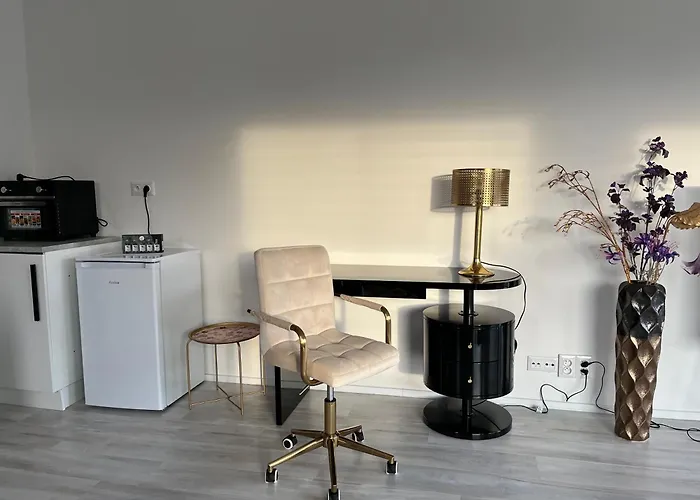 Modern Close To Tram And Airport, Free Parking Apartamento *