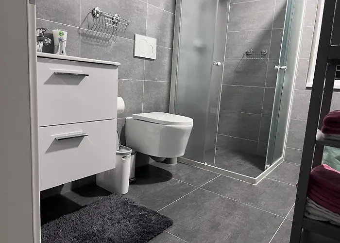 Modern Close To Tram And Airport, Free Parking Apartamento Praga