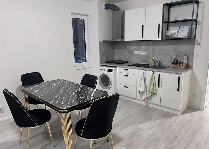 Modern Close To Tram And Airport, Free Parking Apartamento