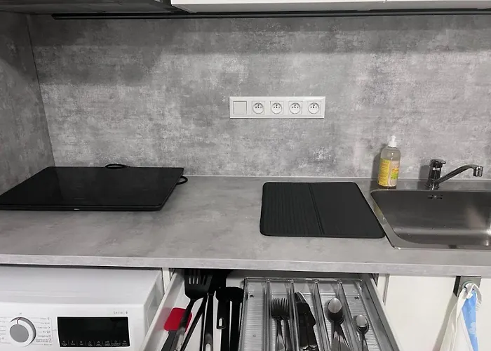 Apartamento Modern Close To Tram And Airport, Free Parking