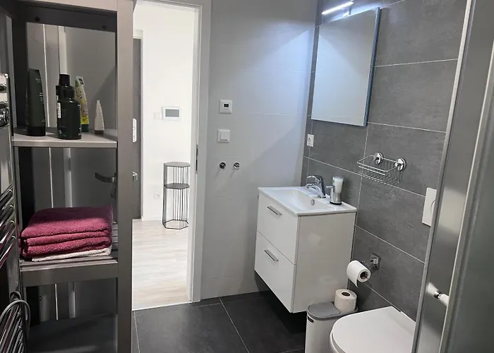 Apartamento Modern Close To Tram And Airport, Free Parking