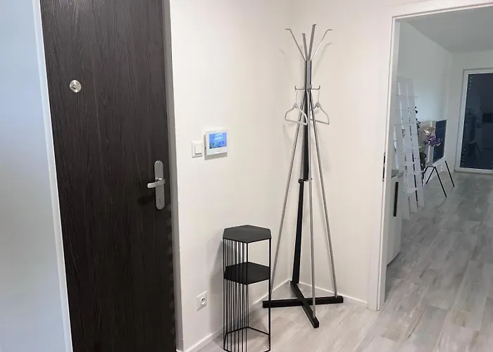 Modern Close To Tram And Airport, Free Parking * Praga