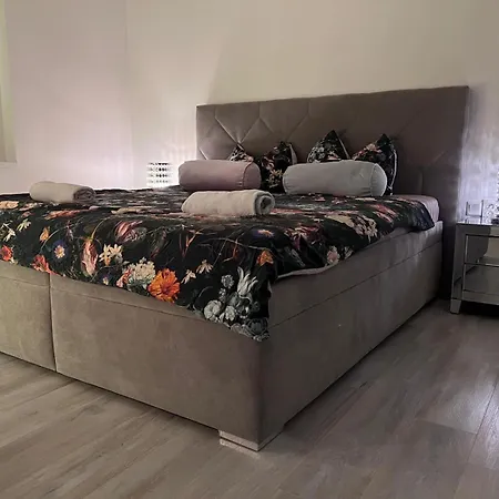 Modern Close To Tram And Airport, Free Parking Daire *