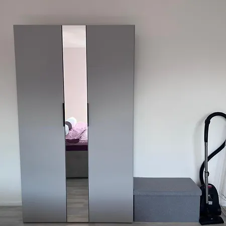 Modern Close To Tram And Airport, Free Parking Daire *
