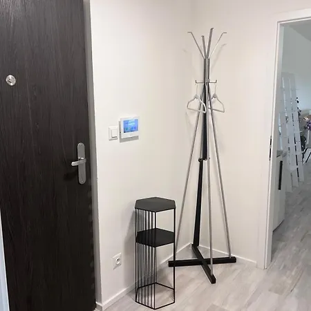 Modern Close To Tram And Airport, Free Parking * Prag