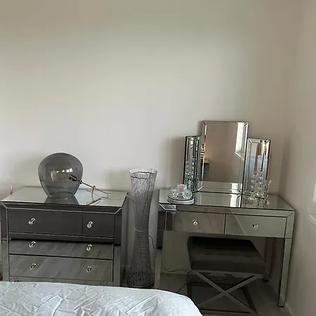 Apartment Modern Close To Tram And Airport, Free Parking Prague