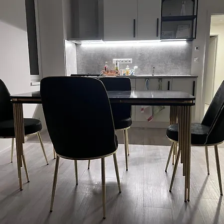 Apartment Modern Close To Tram And Airport, Free Parking