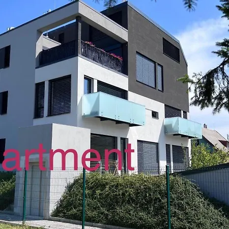 Apartment Modern Close To Tram And Airport, Free Parking Prague