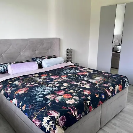 Lejlighed Modern Close To Tram And Airport, Free Parking Prag